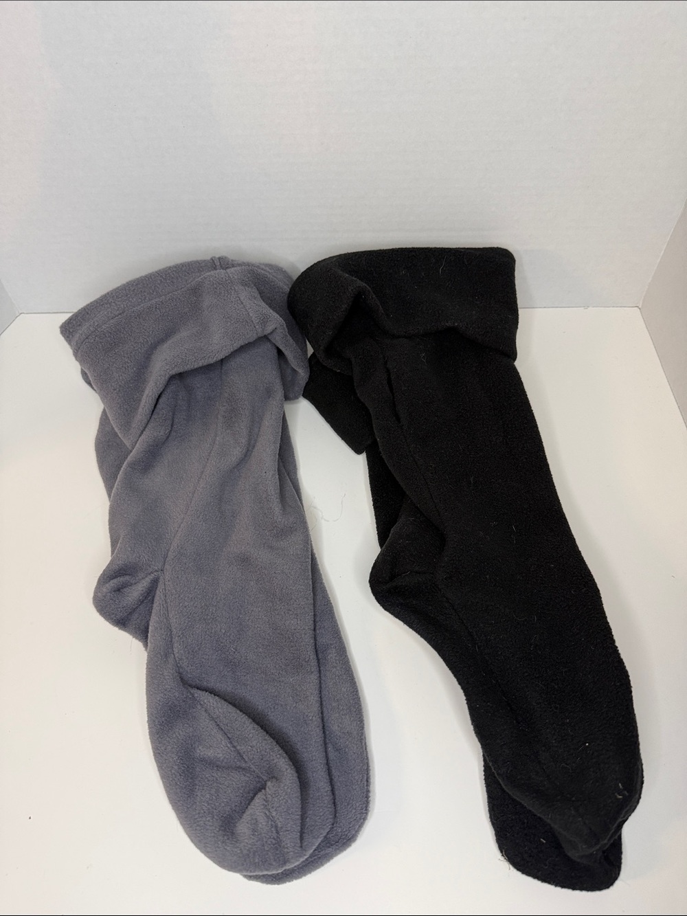 Capelli of New York Fleece  Socks - Black & Gray